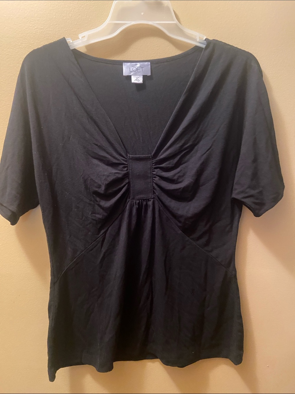 🌺Ann Taylor LOFT Black Short-Sleeve Twist-Detail V-Neck Size Small